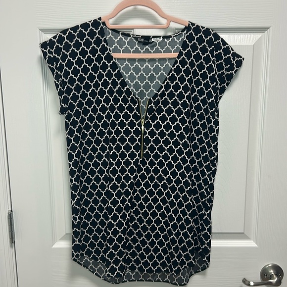 Express Tops - Express Women's Black and White Patterned Top